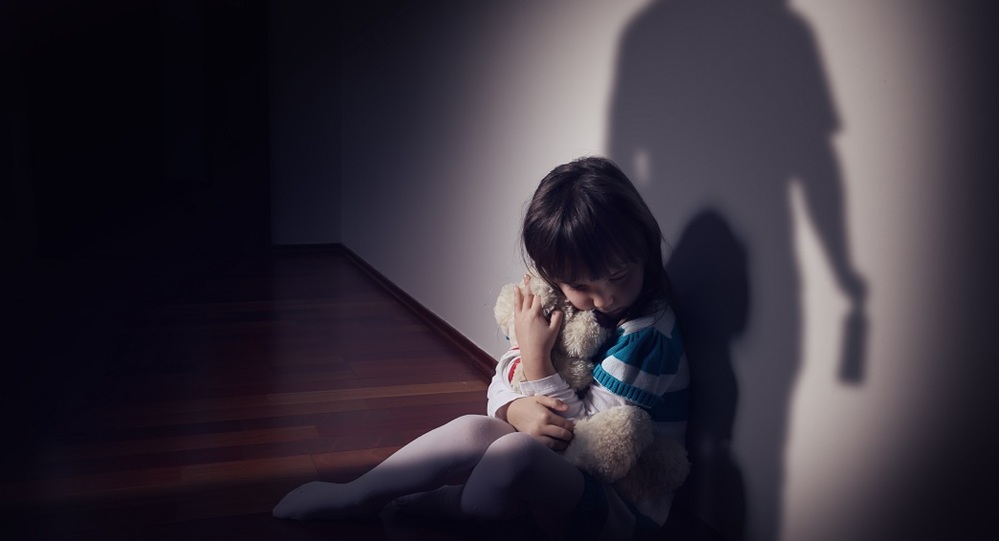 “Hoy te voy a enseñar a tener sexo; esto es para hacer crecer el vínculo entre padre e hija”: santiagueño violaba a una menor bajo su cuidado